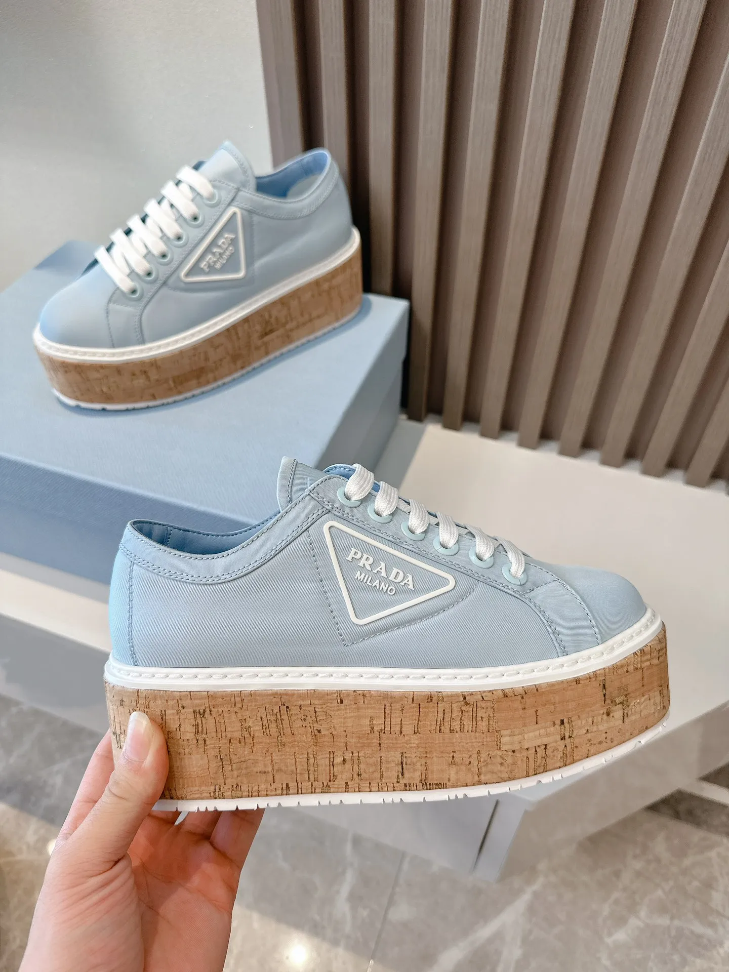 👟👟Ex-factory price 500👟👟 ☑️SNGG ｜Thick-soled high-explosive shoes Super hot Prada Prada 2024 latest spring and summer sawtooth Roman ultra-light thick-soled shoes! Retro, fashionable and avant-garde gear teeth make the whole pair of shoes light, comfortable and brightly colored to meet the various choices of fashionable people of different styles! The iconic molded injection triangle logo is matched with the shape of the upper foot 🦶🏻It’s super nice, every element is fashionable! - MATERIAL Material - ⇢ Upper: imported silk nylon twill ⇢ Lining: sheepskin lining ⇢ Outsole: TPU wood grain rubber combination outsole ⇢size：#35～40